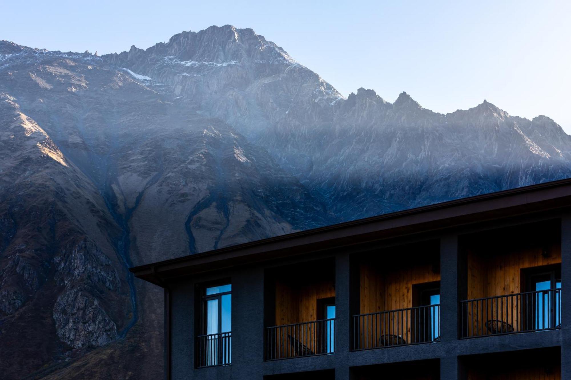 Intourist Kazbegi Hotel Exterior foto
