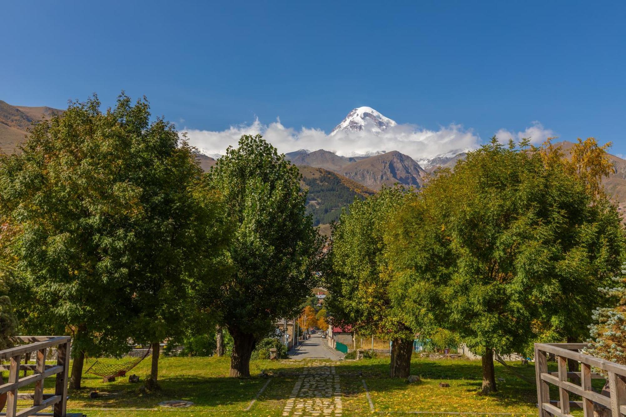 Intourist Kazbegi Hotel Exterior foto
